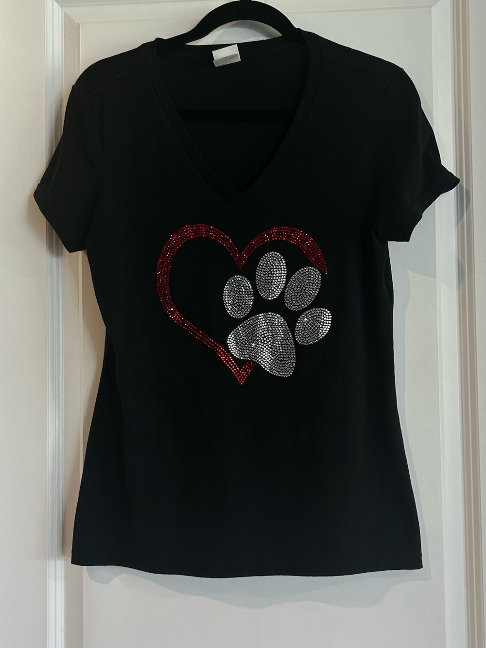 Port & Company Rhinestone Heart Paw Print V-Neck Tee Women’s M Black